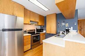 Northwoods Condo Private Ski-In Ski-Out Access to Vail Mountain by Red