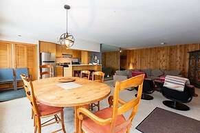 Northwoods Condo Private Ski-In Ski-Out Access to Vail Mountain by Red