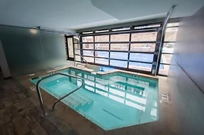 Northwoods Condo Private Ski-In Ski-Out Access to Vail Mountain by Red