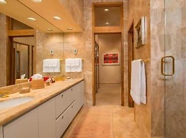 Penthouse with Panoramic Views of Vail Mountain and the Gore Range by 