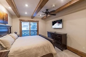 Villa Cortina with Easy Access to Gondola by RedAwning