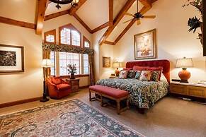 Townhome in Beaver Creek with Mountain View by RedAwning