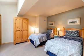 Condo with Hot Tub Free Garage Parking by RedAwning