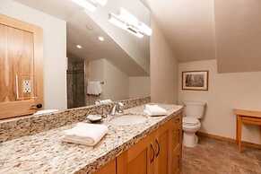 Condo with Hot Tub Free Garage Parking by RedAwning