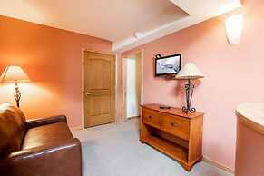 Condo with Hot Tub Free Garage Parking by RedAwning