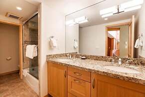 Condo with Hot Tub Free Garage Parking by RedAwning