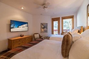 Strawberry Park Ski-in Ski-Out Condo by RedAwning