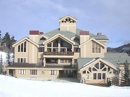Strawberry Park Ski-in Ski-Out Condo by RedAwning