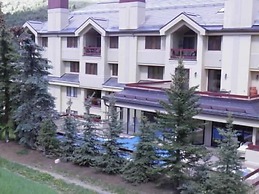 Strawberry Park Ski-in Ski-Out Condo by RedAwning