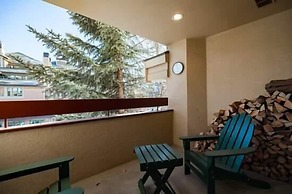 Strawberry Park Ski-in Ski-Out Condo by RedAwning