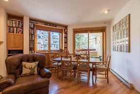 Strawberry Park Ski-in Ski-Out Condo by RedAwning