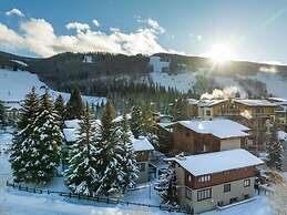 All Seasons Great Condo that is close to Gondola by RedAwning