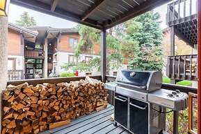 All Seasons Great Condo that is close to Gondola by RedAwning