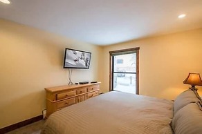 Breakaway West Condo with Easy Access to Ski Lifts by RedAwning