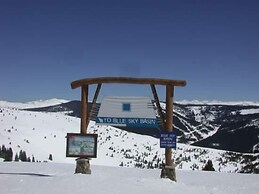 Breakaway West Condo with Easy Access to Ski Lifts by RedAwning