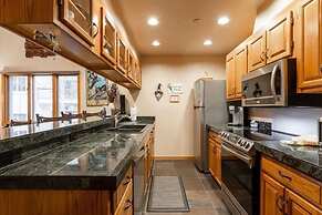 Townsend Place Ski-In Ski-Out Access Condo by RedAwning