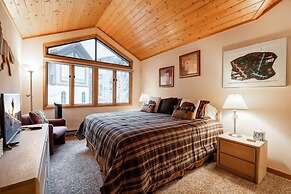 Townsend Place Ski-In Ski-Out Access Condo by RedAwning