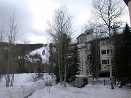 Townsend Place Ski-In Ski-Out Access Condo by RedAwning