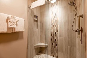 Townsend Place Ski-In Ski-Out Access Condo by RedAwning