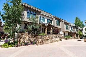 Ski-in Ski-out Townhome in Beaver Creek by RedAwning