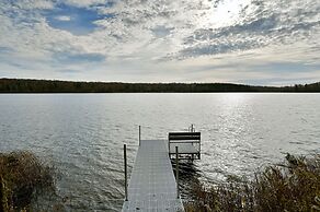 Kenny Lodge 4 Bedroom Hotel Room by RedAwning