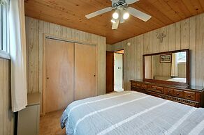 Kenny Lodge 4 Bedroom Hotel Room by RedAwning