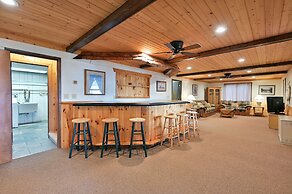 Kenny Lodge 4 Bedroom Hotel Room by RedAwning