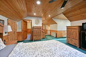 Kenny Lodge 4 Bedroom Hotel Room by RedAwning