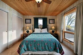 Kenny Lodge 4 Bedroom Hotel Room by RedAwning
