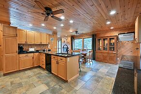 Kenny Lodge 4 Bedroom Hotel Room by RedAwning