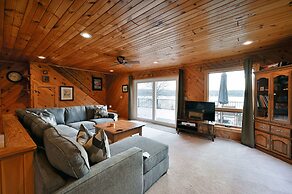 Kenny Lodge 4 Bedroom Hotel Room by RedAwning