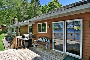 Butler's Bay Teal Lake 4 Bedroom Hotel Room by RedAwning