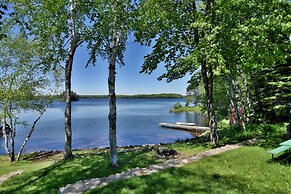 Butler's Bay Teal Lake 4 Bedroom Hotel Room by RedAwning