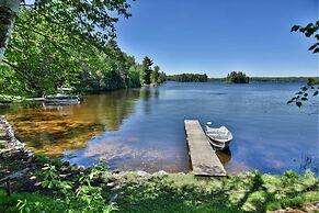 Butler's Bay Teal Lake 4 Bedroom Hotel Room by RedAwning