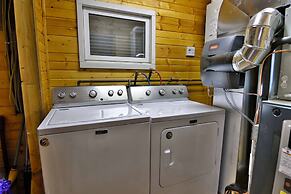 Butler's Bay Teal Lake 4 Bedroom Hotel Room by RedAwning