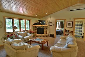 Namakagon Landing 4 Bedroom Home by RedAwning