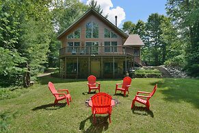 Spacious Cascade Chalet with Cozy Fireplace by RedAwning