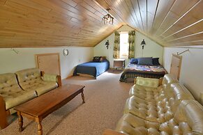 Spacious Cascade Chalet with Cozy Fireplace by RedAwning