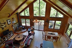 Spacious Cascade Chalet with Cozy Fireplace by RedAwning