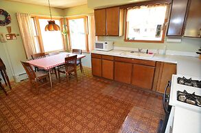 Lakeside Bills Bay Cabin by RedAwning