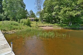 Thirty Point Lodge 3 Bedroom Hotel Room by Redawning