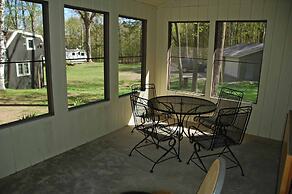 Taylor Lake Point 3 Bedroom Hotel Room by RedAwning