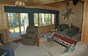 Taylor Lake Point 3 Bedroom Hotel Room by RedAwning