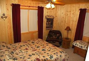 Taylor Lake Point 3 Bedroom Hotel Room by RedAwning