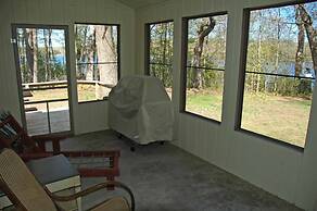 Taylor Lake Point 3 Bedroom Hotel Room by RedAwning