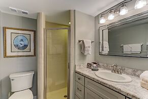 Beach Condo with Spectacular Panoramic Oceanfront Views Free WiFi by R