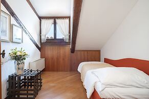 Ve.N.I.Ce Cera Angels's Attic