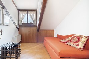 Ve.N.I.Ce Cera Angels's Attic