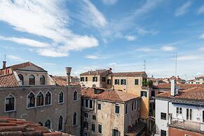 Ve.N.I.Ce Cera Angels's Attic