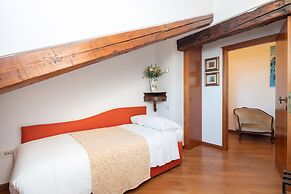 Ve.N.I.Ce Cera Angels's Attic